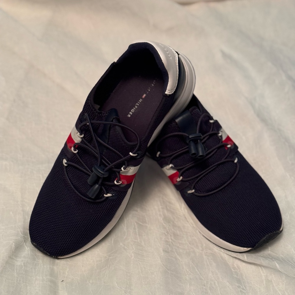 Tommy hilfiger rhena womens sneaker,navy, size 8, used (see pictures)